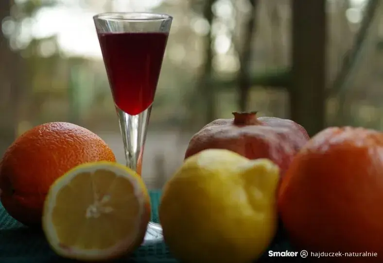 Jak zrobić drink z grenadiną? Przepisy na hity i domowy syrop!
