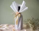 Jak kreatywnie zapakować wino na prezent? Pomysły DIY i EKO