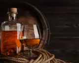 Whisky: Co to jest? Przewodnik dla początkujących po świecie smaków