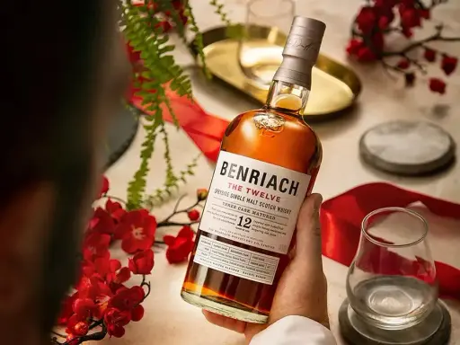 Jaka whisky najlepsza? Odkryj swój styl i idealny prezent!