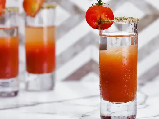 Jak zrobić drink 3 kolory? Przepis na Wściekłego Psa i inne shoty!
