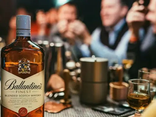 Czy Ballantine's to dobra whisky? Recenzja i dla kogo jest