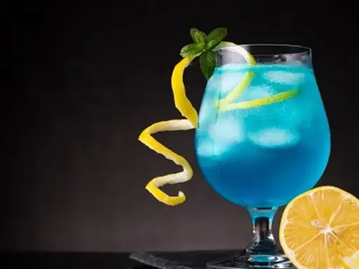 Blue Lagoon: Przepis na idealny drink i sekrety barmanów