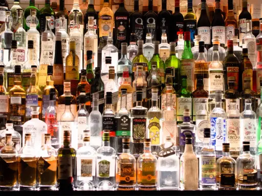 Whisky: Ile procent i kalorii? Ekspert odpowiada na pytania