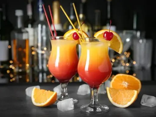Drinki z wódką: Klasyki i nowe smaki od eksperta zrób je sam!