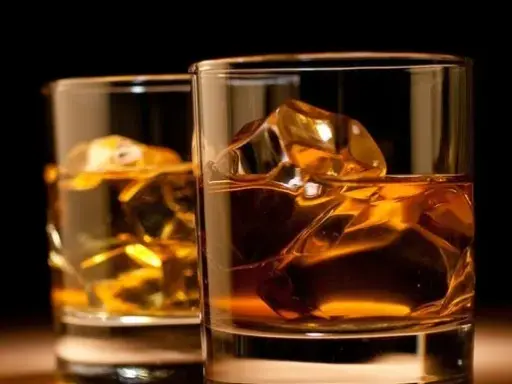 Whisky a zdrowie: Czy szkodzi? Ekspert obala mity i fakty