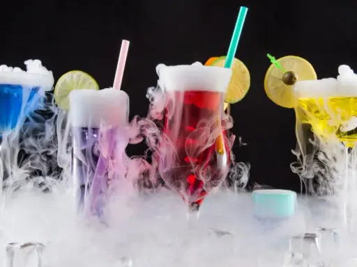 Suchy lód w drinkach: magia, bezpieczeństwo i przepisy krok po kroku