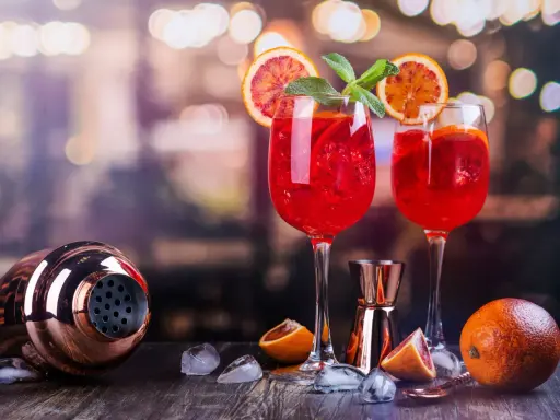 Drinki z Prosecco: Łatwe Przepisy od Klasyki po Owocowe Hity
