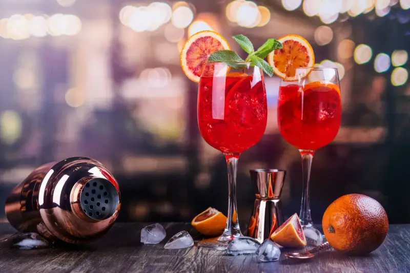 Drinki z Prosecco: Łatwe Przepisy od Klasyki po Owocowe Hity